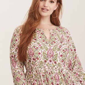 TORRID size 4 - patterned dress with keyhole front - garden theme